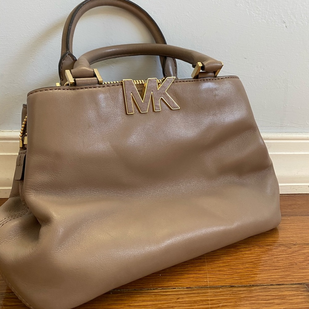 Micheal Kors purse